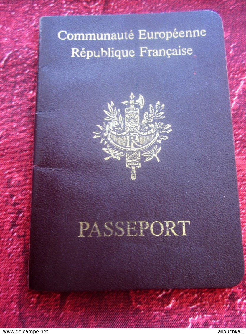 FRANCE PASSEPORT PASSPORT Perimé C. D. Né 1949-CHOISY-LE-ROY-FISCAL 200F X 2 DÉLIVRÉ 1998 VISAS FISCAUX ALGÉRIE - Documenti Storici