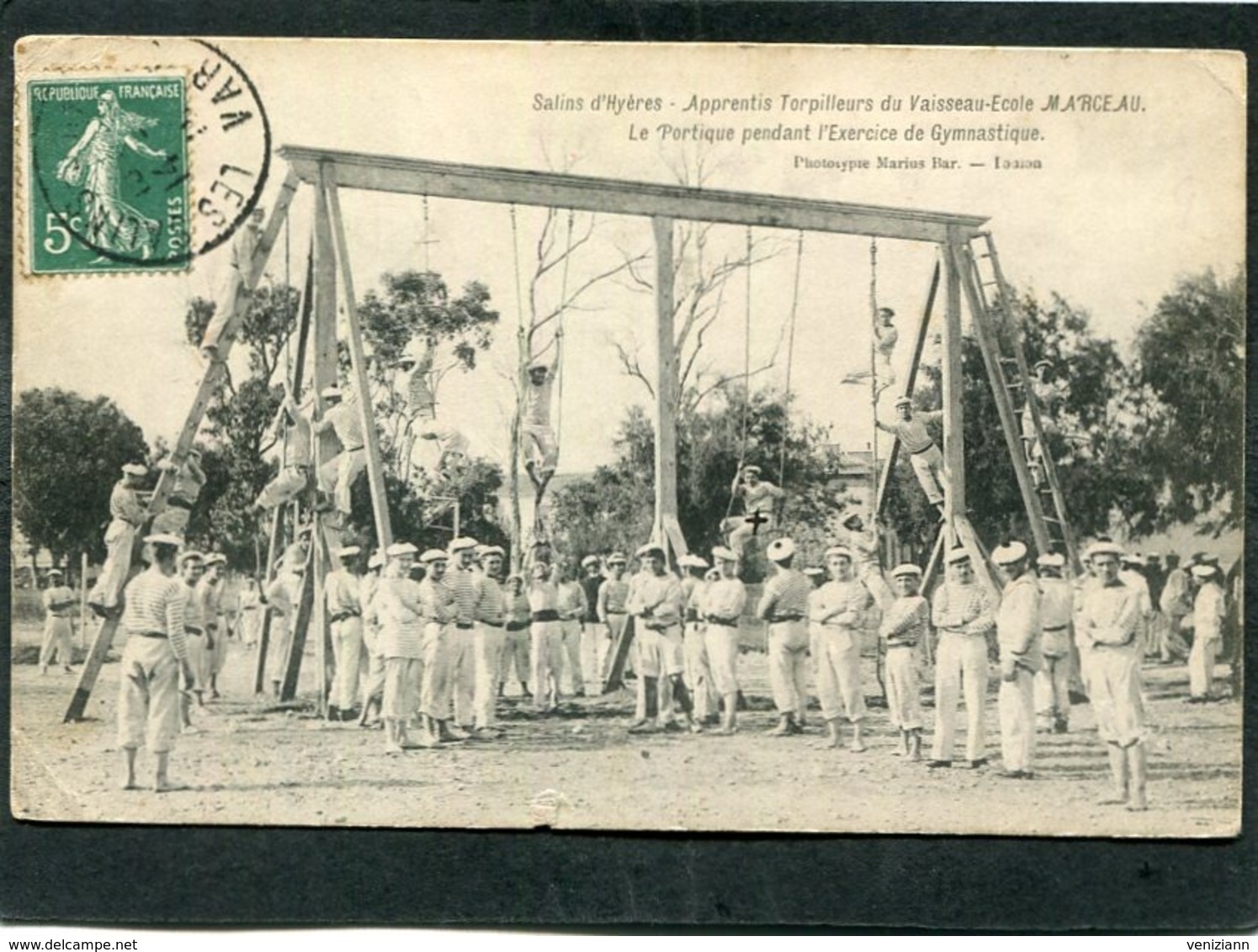 CPA - Salins D'Hyères - Apprentis Torpilleurs Du Vaisseau-Ecole MARCEAU - Le Portique Pendant La Gymnastique, Très Animé - Oorlog