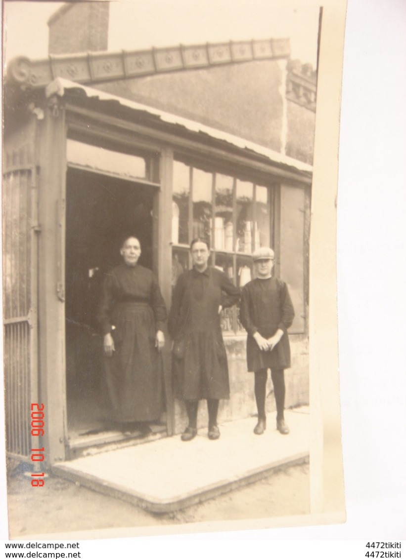 C.P.A.- Carte Photo.- Frossay (44) - Quincaillerie Mesdemoiselles Vilain - 1910 - SUP (BI 24) - Frossay