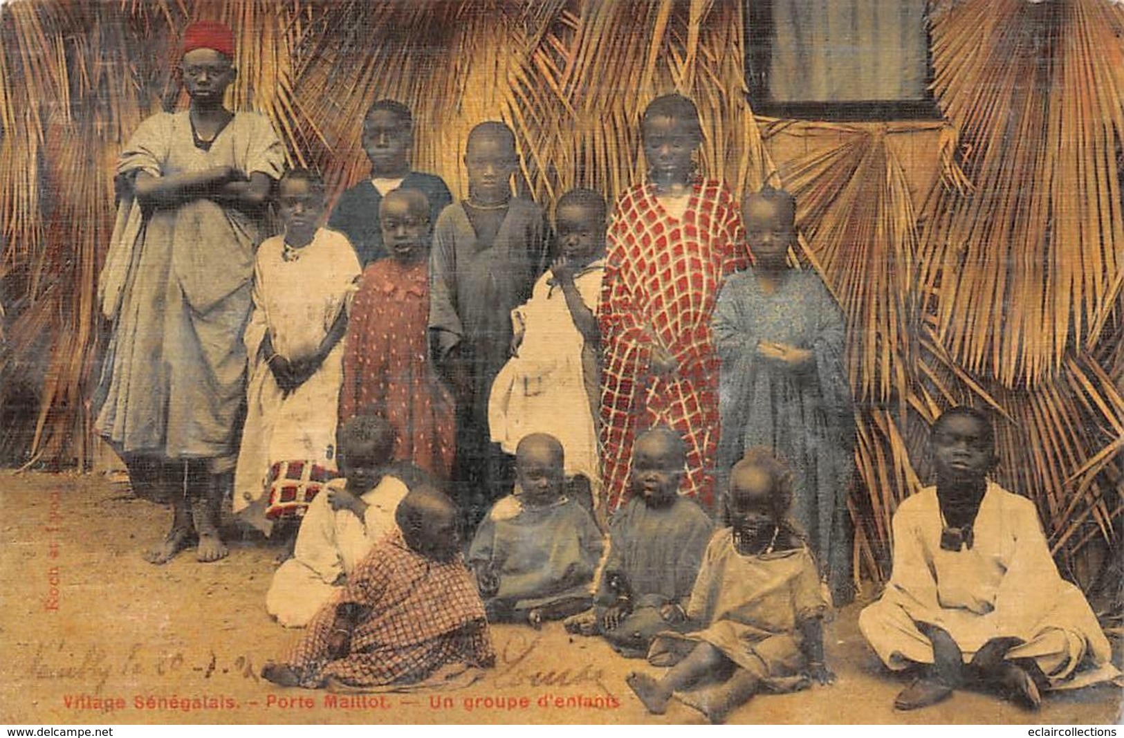 Thème  Exposition Coloniale.  Paris  75  Porte Maillot  Village Sénégalais . Un Groupe D'enfants     (voir Scan) - Expositions