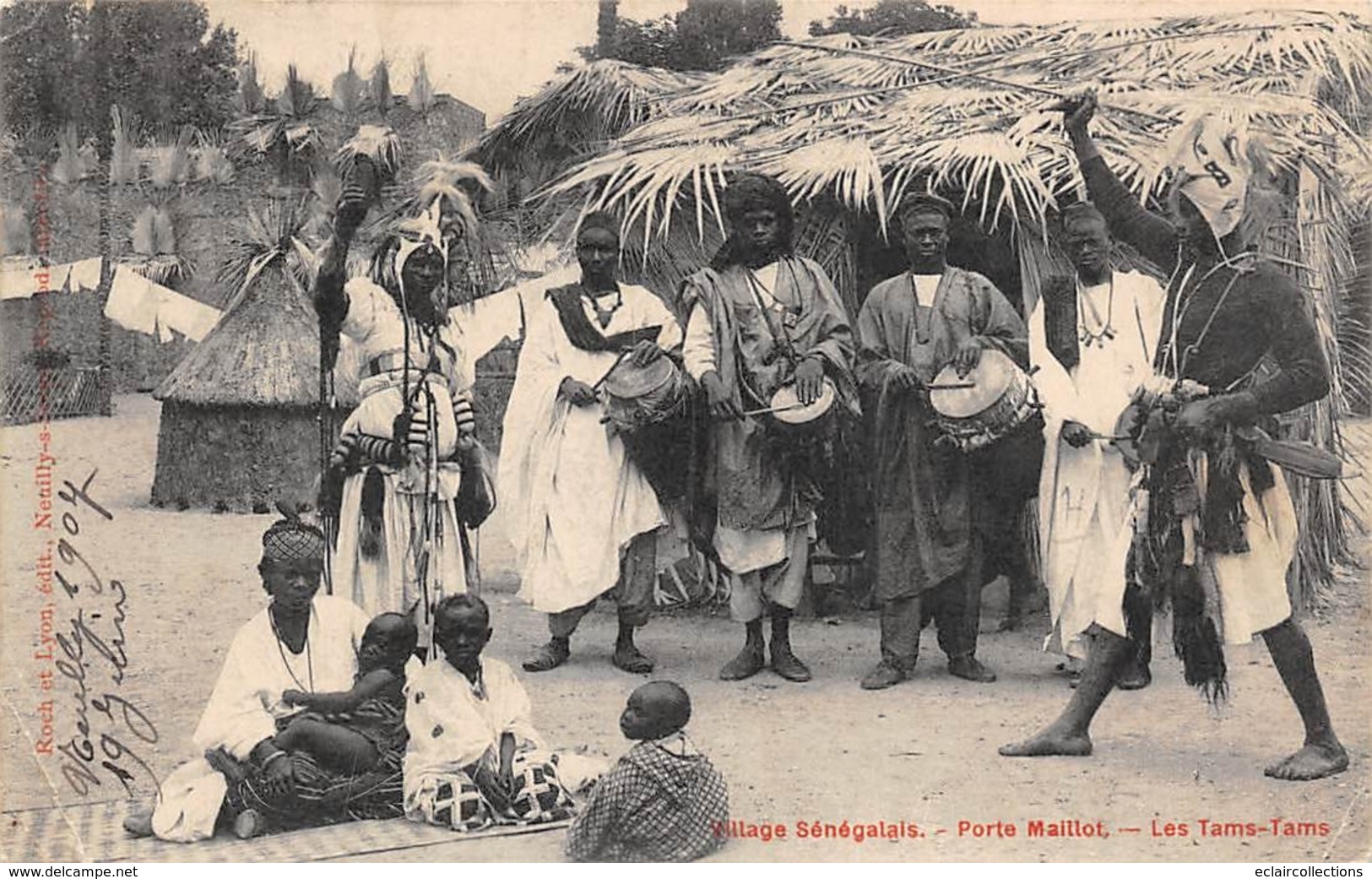 Thème  Exposition Coloniale.  Paris  75  Porte Maillot  Village Sénégalais . Les Tams-Tams      (voir Scan) - Exhibitions