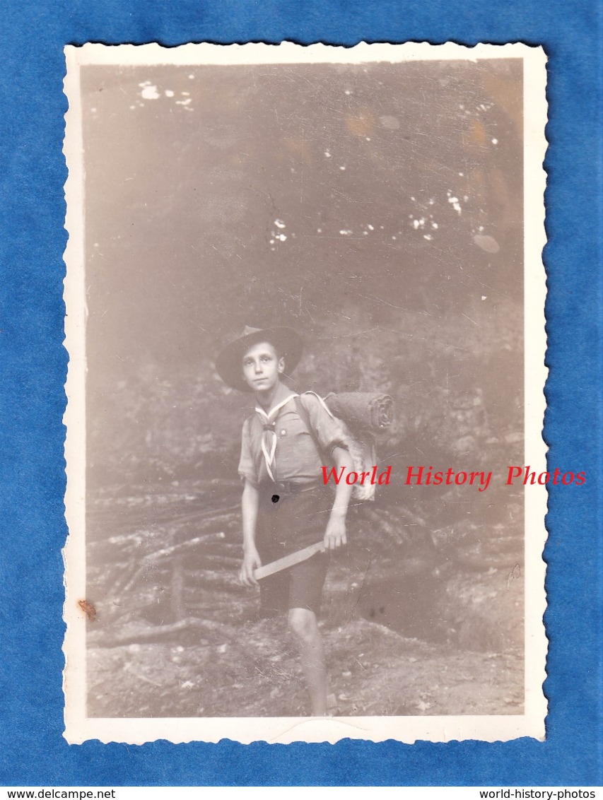 Photo Ancienne Snapshot - Beau Portrait D'un Garçon Scout - Enfant Chapeau Scoutisme Boy - Non Classés