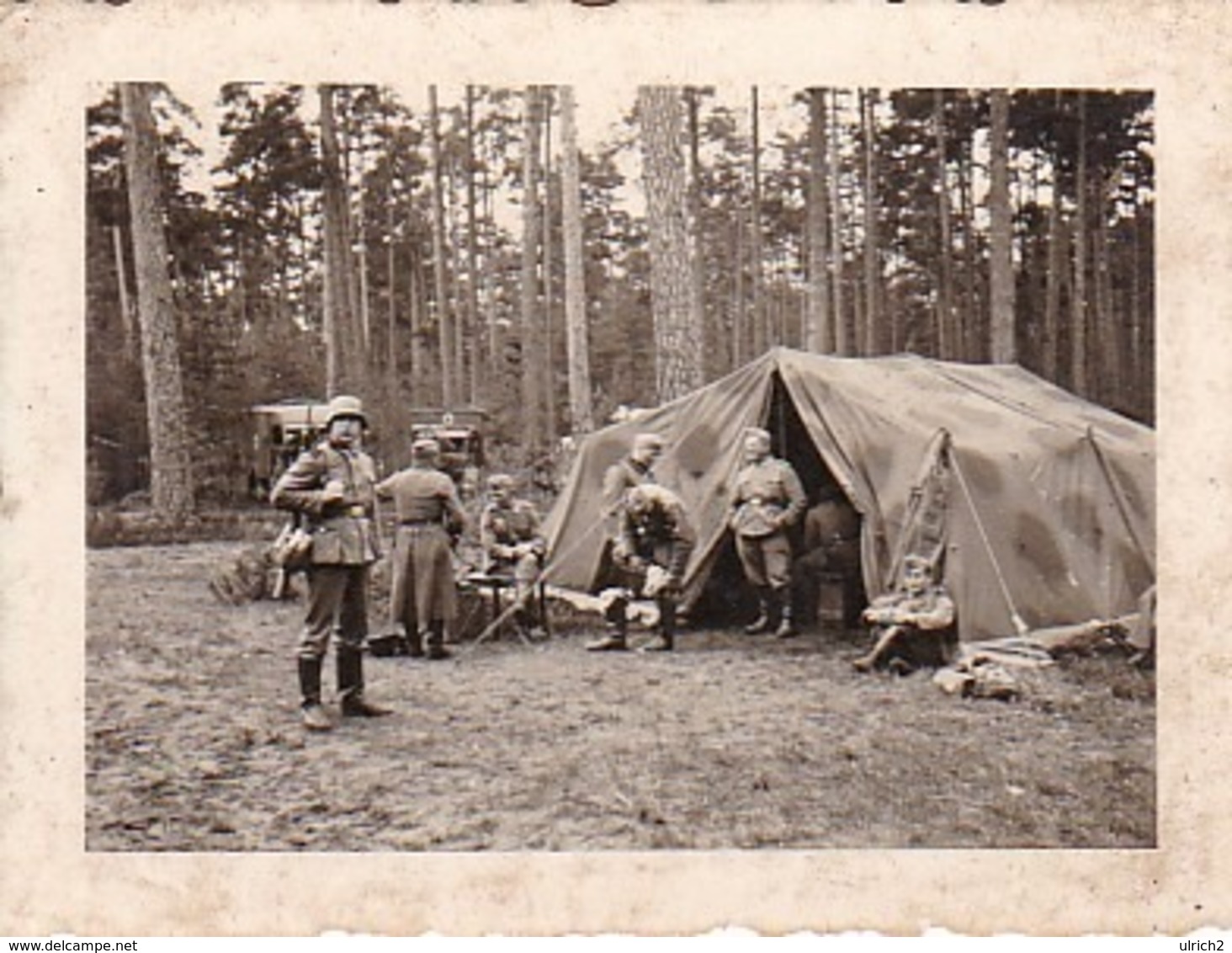 Foto Deutsche Soldaten In Waldlager - Zelt Gewehr Sanitätswagen - 2. WK - 5,5*4cm (44043) - Krieg, Militär