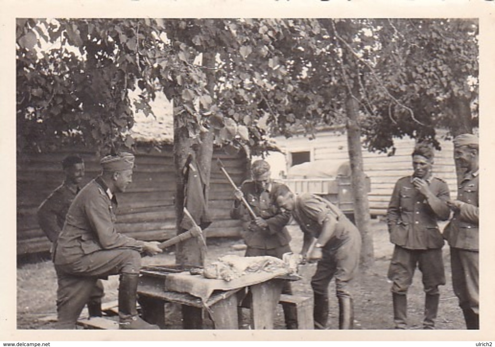 Foto Deutsche Soldaten Mit Werkzeug - Fleischer - Humor - 2. WK - 8*5,5cm (44051) - Krieg, Militär