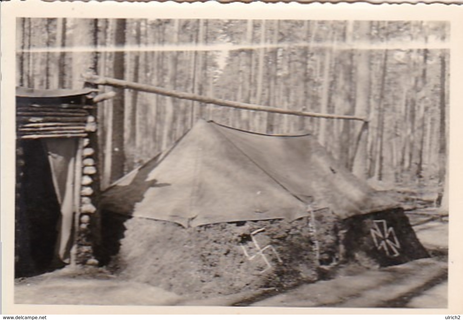 Foto Zelt Und Unterstand Im Wald - Eisernes Kreuz - Hakenkreuz - 2. WK - 8*5,5cm (44052) - Krieg, Militär