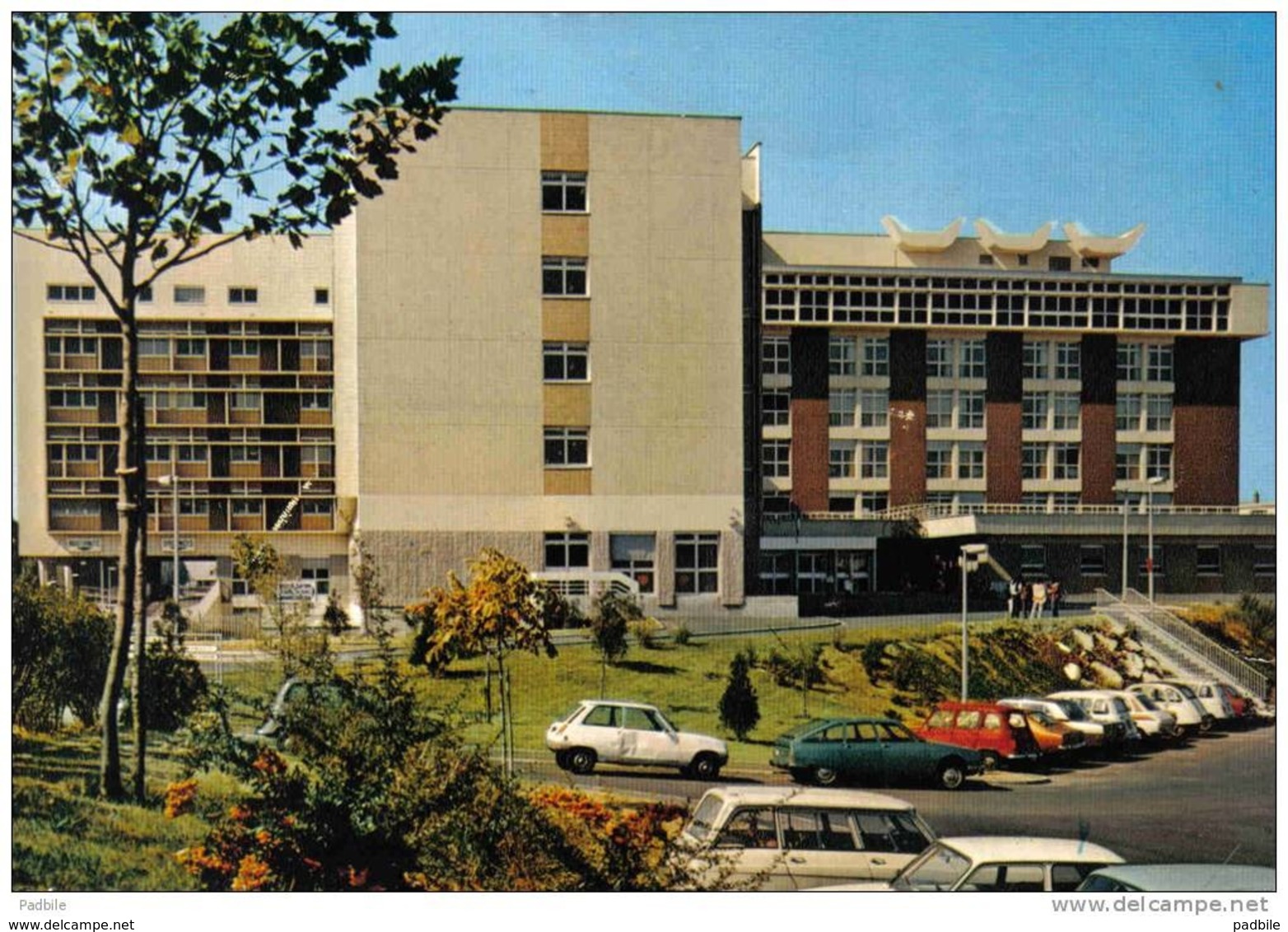 Carte Postale 93. Bondy  Hopital J. Verdier GS Citroën  4L Renault Très Beau Plan - Bondy