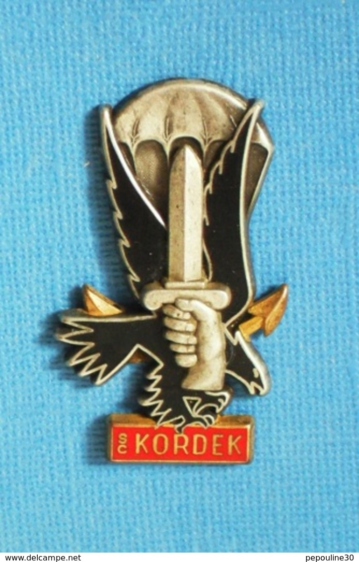 1 PIN'S //  ** KORDEK / SCH / 108ème Promo / ENSOA, TAP, Colo ** . (Fraisse Paris N°G3140) - Army