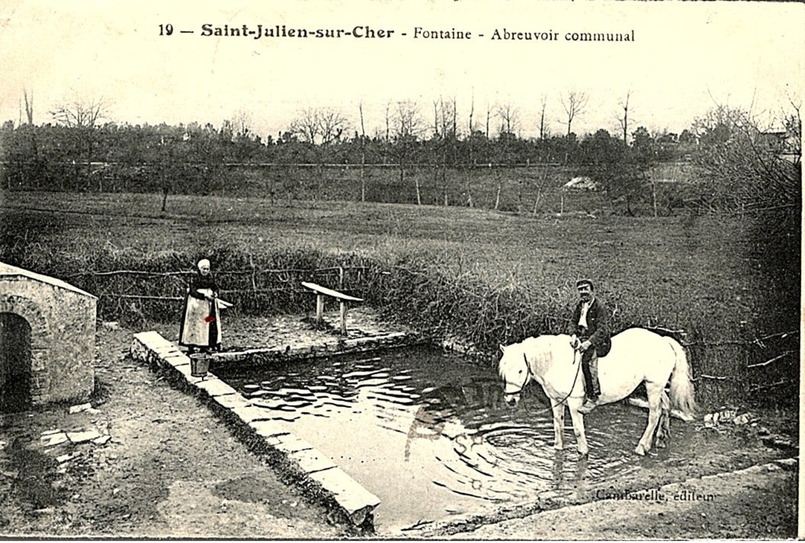 CPA (DATE DIFFICILE A LIRE) - SAINT JULIEN SUR CHER, ABREUVOIR MUNICIPAL - - Chevaux