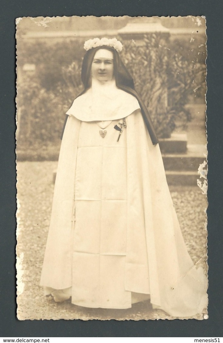 Religieuse Bonne Soeur Nonne Nun Voile Couronne De Fleurs Carte PHOTO - Personnes Anonymes