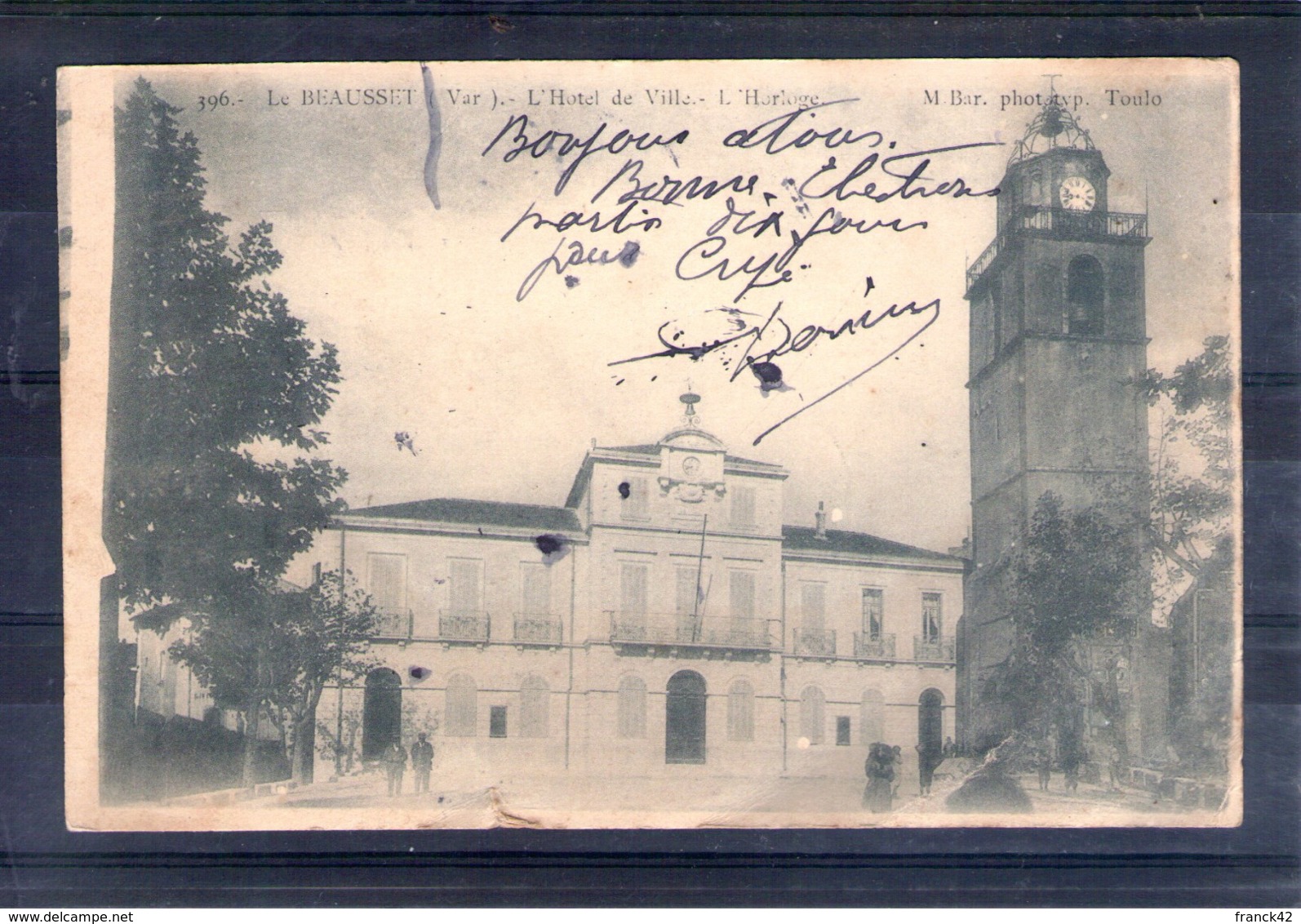 83. Le Beausset. L'hôtel De Ville, L'horloge. Mauvais état - Le Beausset