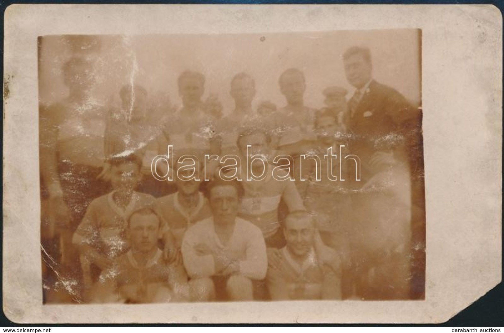 1910-1920 Labdarúgók Csoportképe, Azonosításra Váró Személyekkel, Fotó, Egyik Sarka Sérült, Kopásokkal, 9×14 Cm - Other & Unclassified