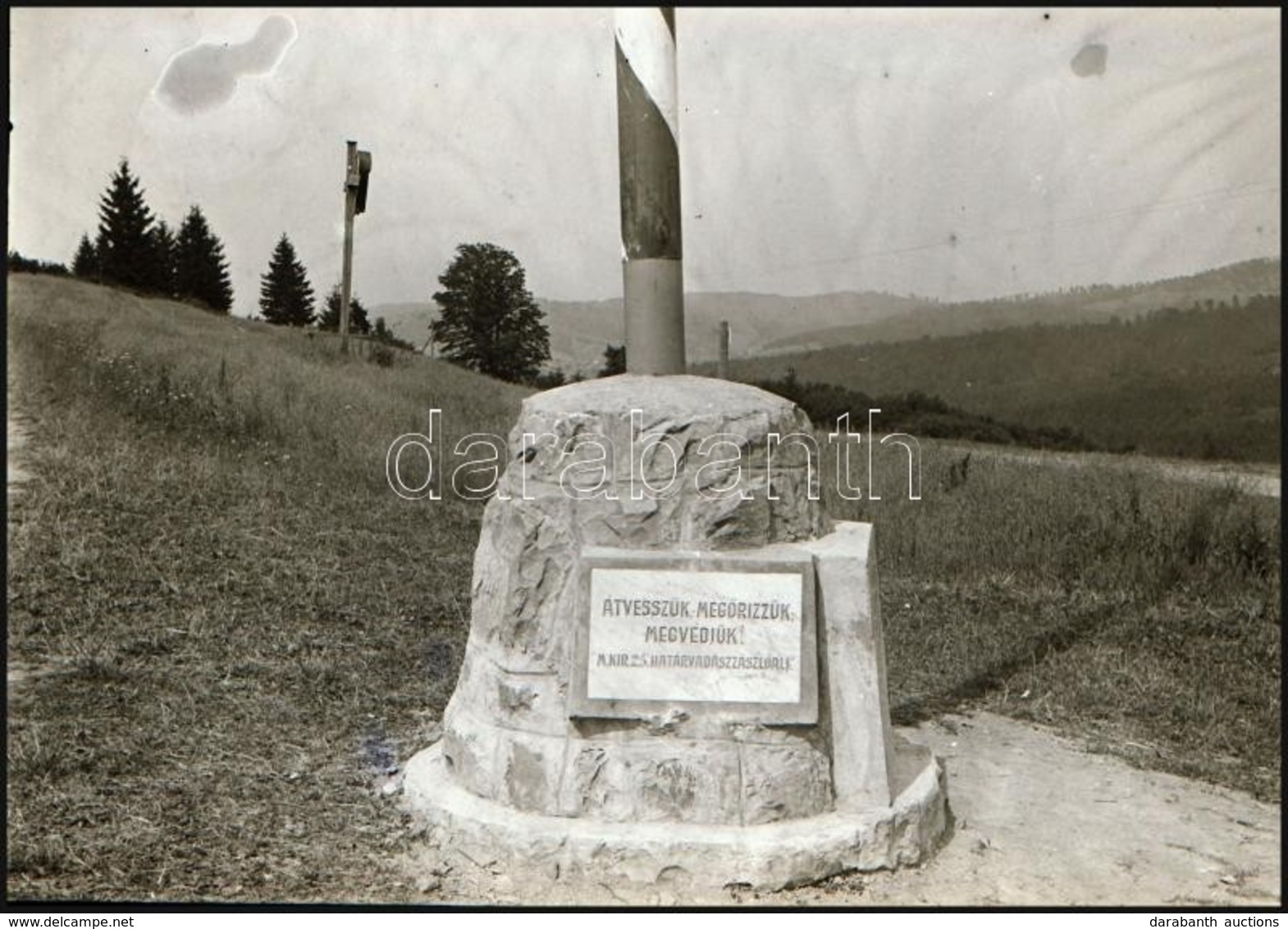 Cca 1940 Átvesszük, Megőrizzük, Megvédjük! A 25. M. Kir. Határvadász Zászlóalj - Feliratú Határkő, 1 Db Vintage Negatív, - Other & Unclassified