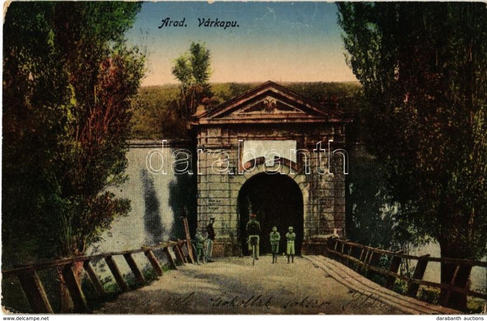 T2/T3 1917 Arad, Várkapu, Kerékpáros. Kiadja Mandl Ignác / Fortress, Castle Gate, Man With Bicycle (EK) - Ohne Zuordnung