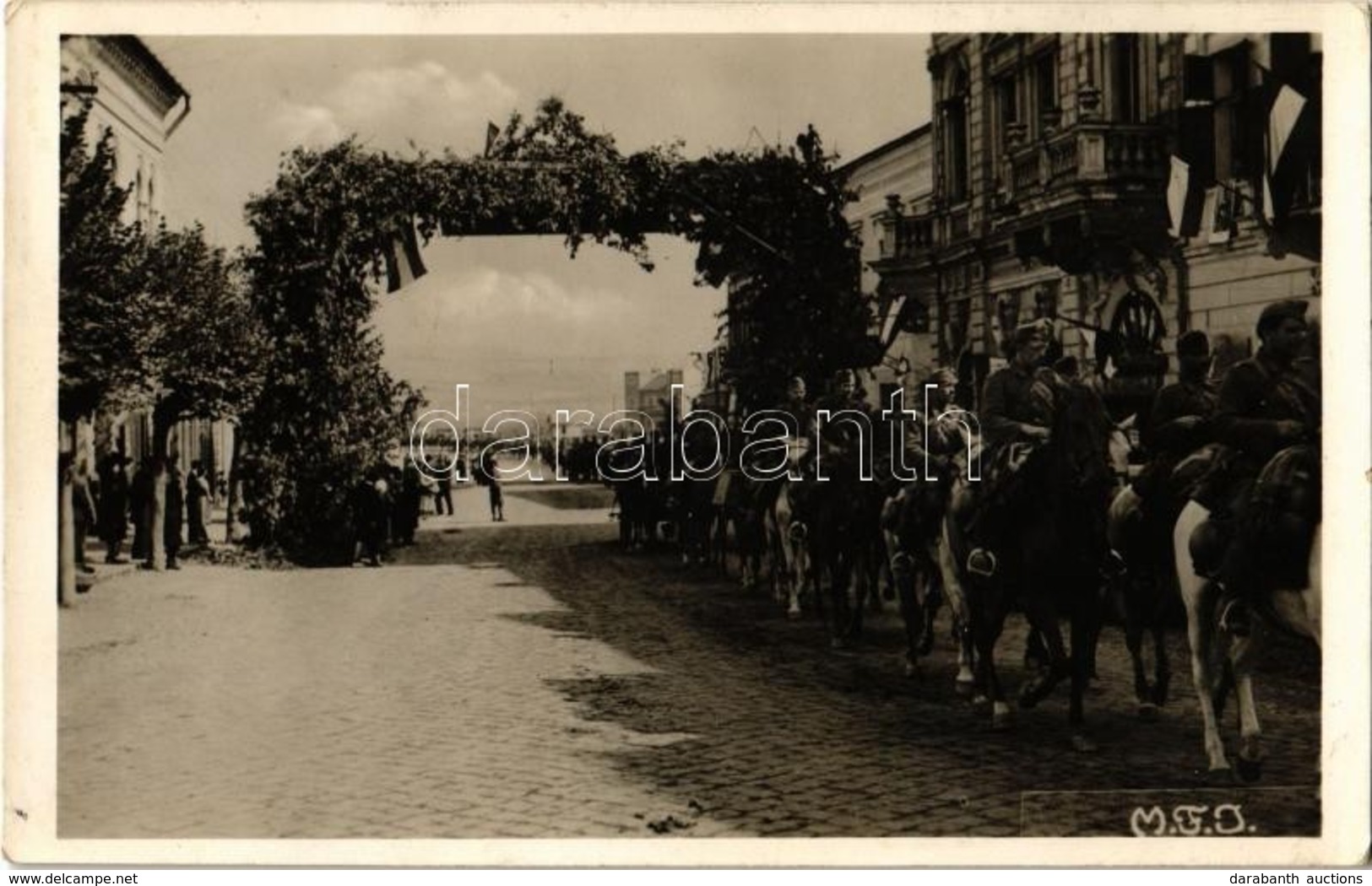 T2 1940 Dés, Dej; Bevonulás, Díszkapu, Magyar Zászlók / Entry Of The Hungarian Troops, Decorated Gate, Hungarian Flags + - Unclassified