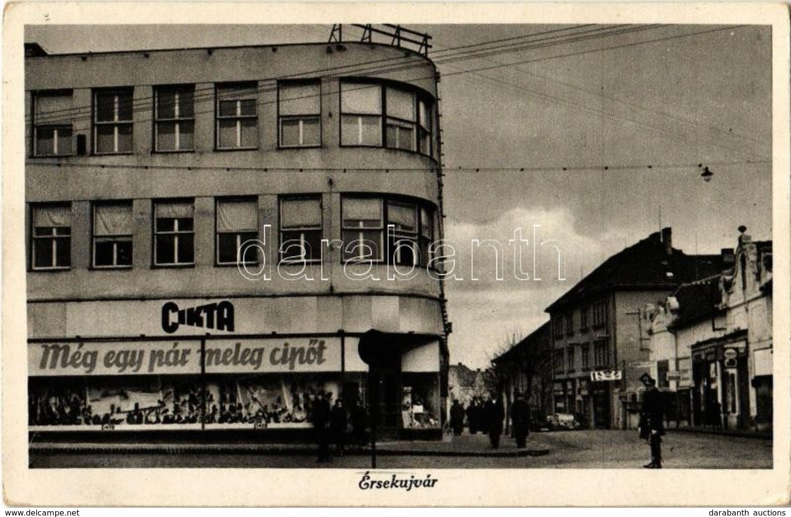 T2 1939 Érsekújvár, Nové Zámky; Cikta üzlet 'Még Egy Pár Meleg Cipőt' Felirattal, Rendőr / Shoe Store, Shops, Policeman - Ohne Zuordnung