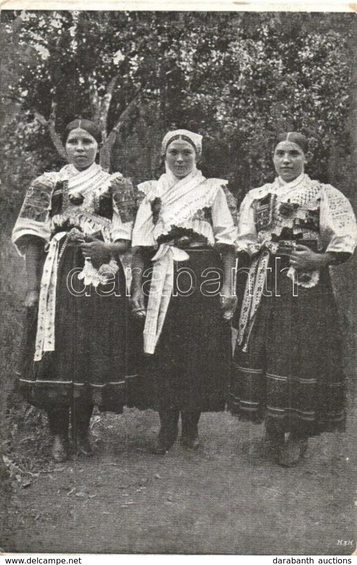 ** T2 Gyetva, Detva; Detviansky Kroj / Gyetvai Lányok Népviseletben, Folklór / Girls From Detva In Traditional Costumes, - Unclassified