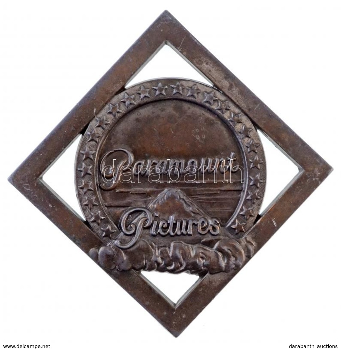 Amerikai Egyesült Államok DN 'Paramount Pictures' Fém Plakett (10,6x10,6mm) T:2 Ezüstözés Lekopott
USA 'Paramount Pictur - Ohne Zuordnung