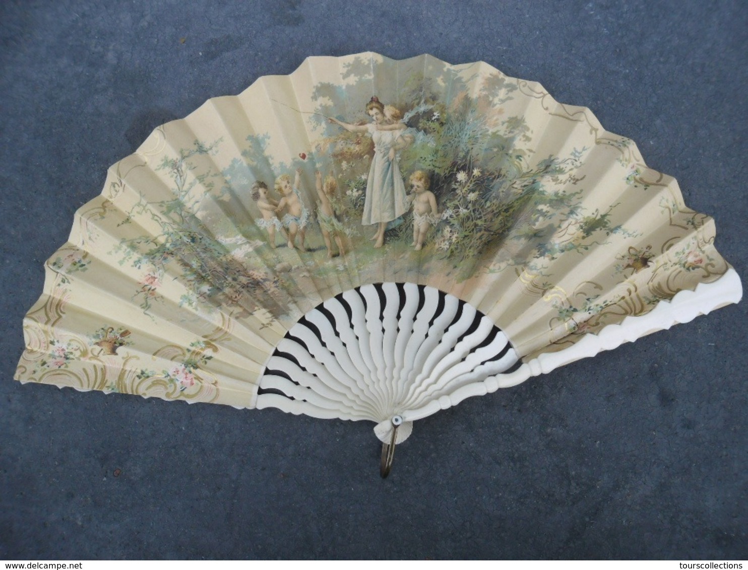 EVENTAIL ART NOUVEAU  Vers 1895 / 1900 RARE ! Angelots Amour Attrape Coeur @ 24 Cm De Long - Ventagli