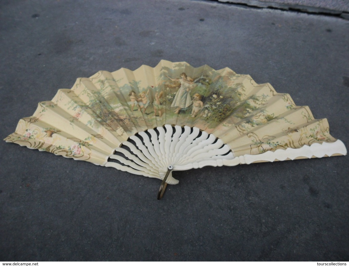 EVENTAIL ART NOUVEAU  Vers 1895 / 1900 RARE ! Angelots Amour Attrape Coeur @ 24 Cm De Long - Fans