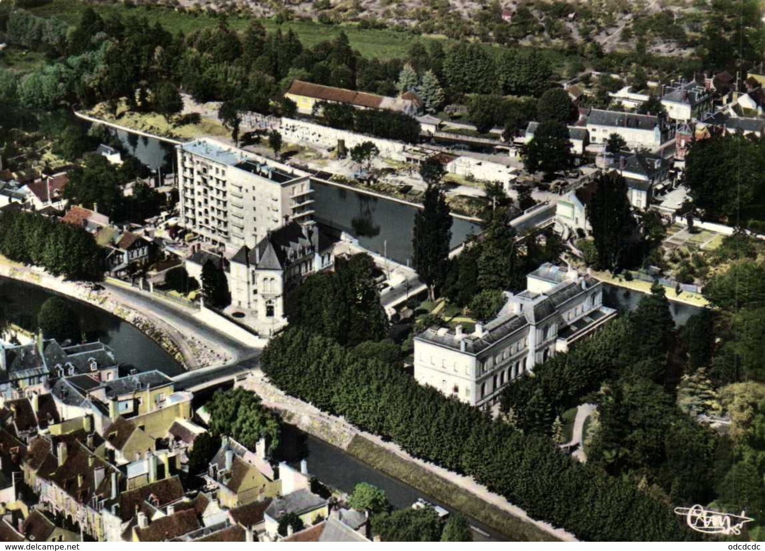 CPSM Grand Format MONTARGIS (Loiret) La Mairie Et La Caisse D'Epargne Vue Aérienne Colorisée RV  Combier - Montargis