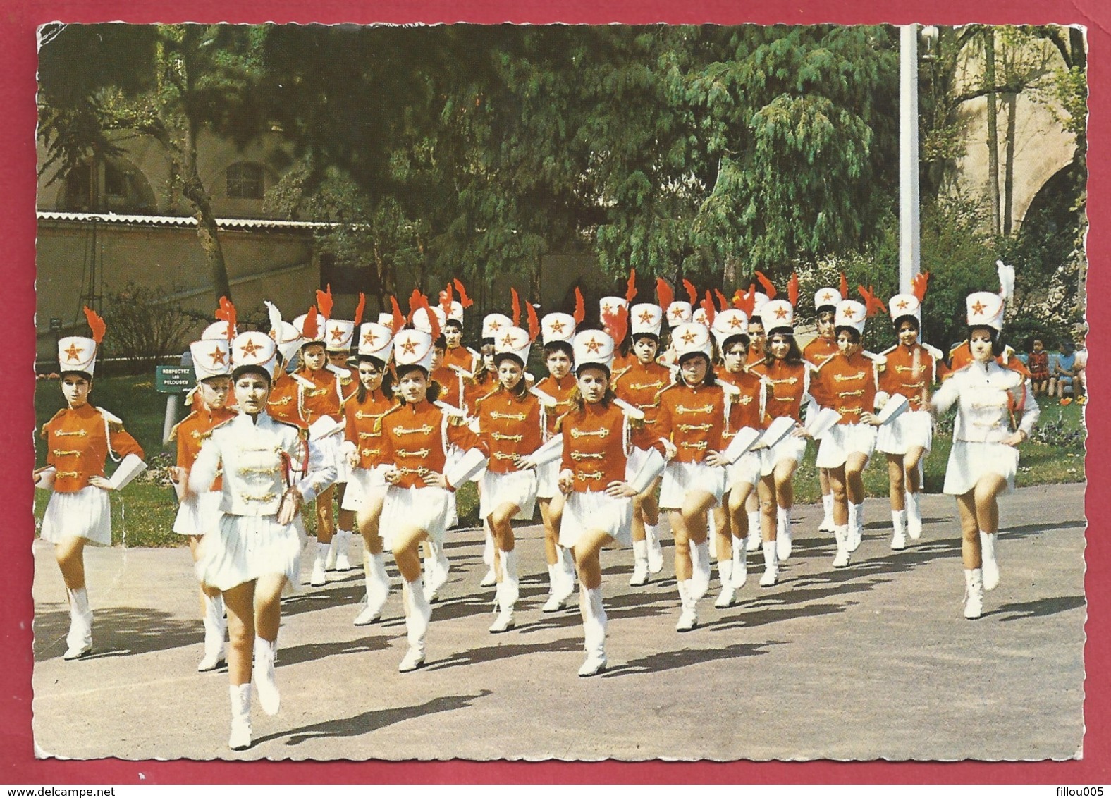 63 THIERS  (PUY- DE- DÔME)  UNIFORMES....  LES MAJORETTES..." BATAILLON DE CHARME"...C3293. - Thiers