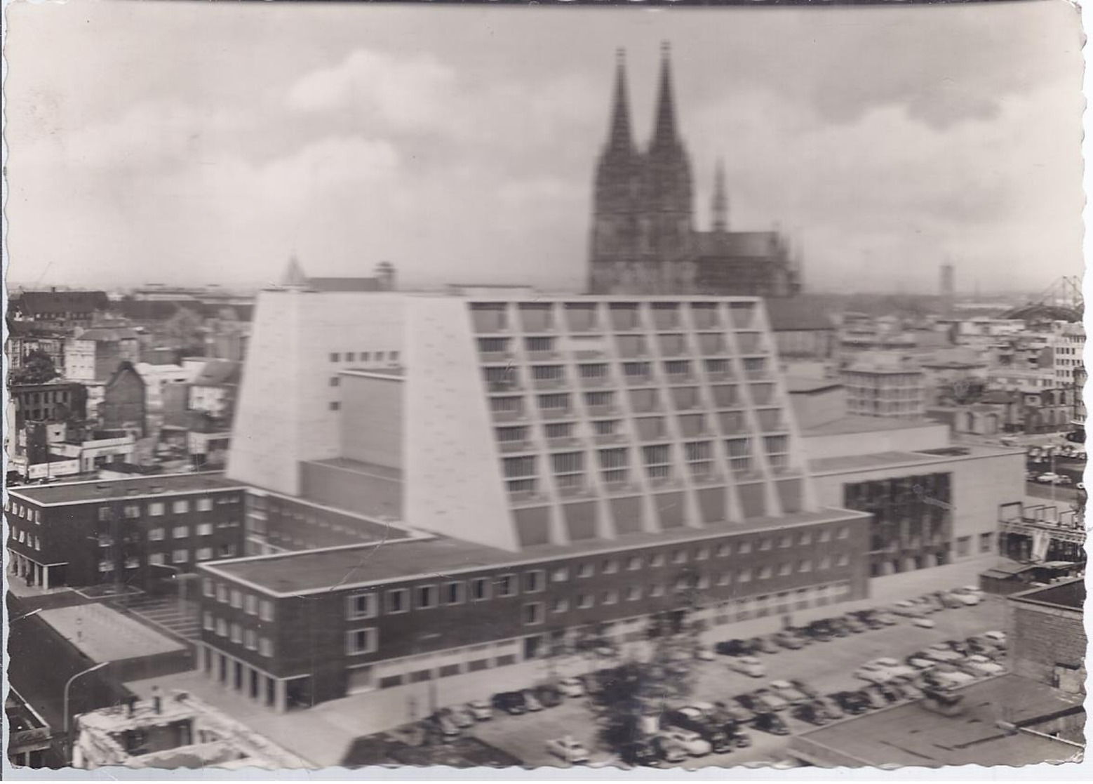 AK-div.31- 719   Köln Am Rhein - Opernhaus Und Dom - Köln