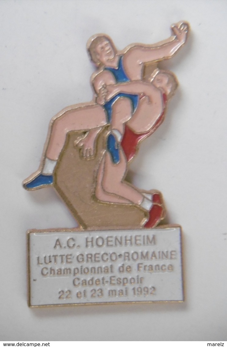 Pin's - Sport LUTTE A.C. HOENHEIM 67 BAS-RHIN ALSACE - Worstelen