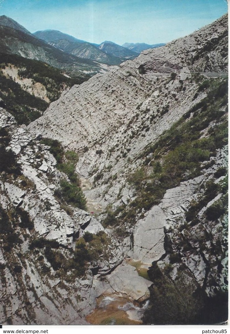 CPM France 04 Basses Alpes Les Environs De Castelanne La Clue De Taulanne - Castellane