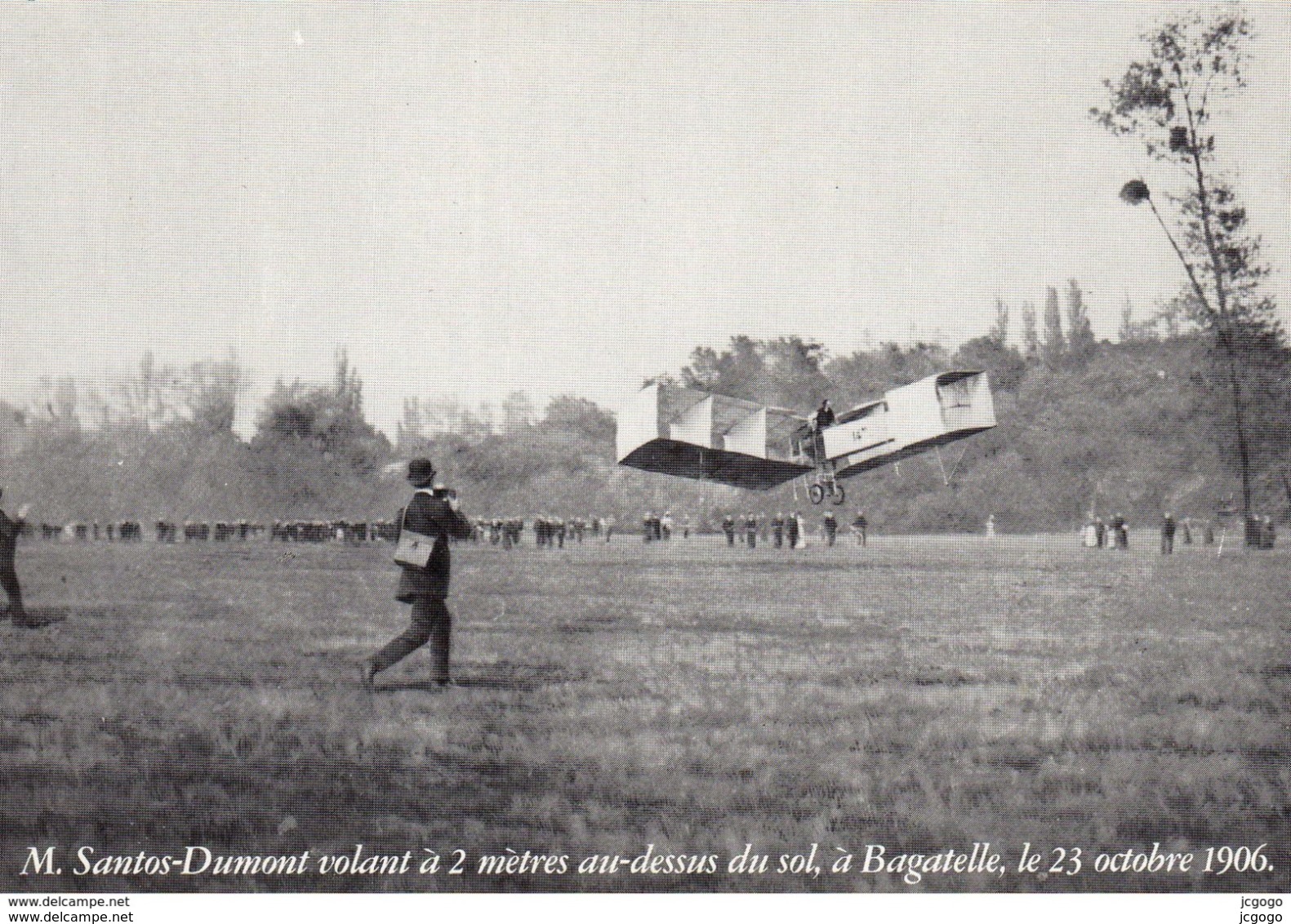 REPRO  M. SANTOS-DUMONT Volant à 2mètres Au-dessus Du Sol, à Bagatelle, Le 23 Octobre 1906 - Airmen, Fliers