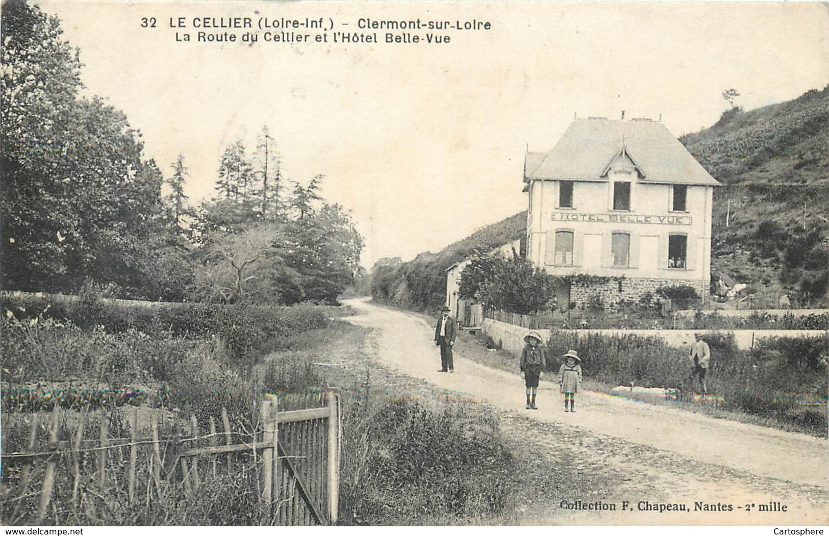 CPA 44 Loire Atlantique Inférieure Le Cellier Clermont Sur Loire La Route Du Cellier Et L'Hôtel Belle Vue - Le Cellier