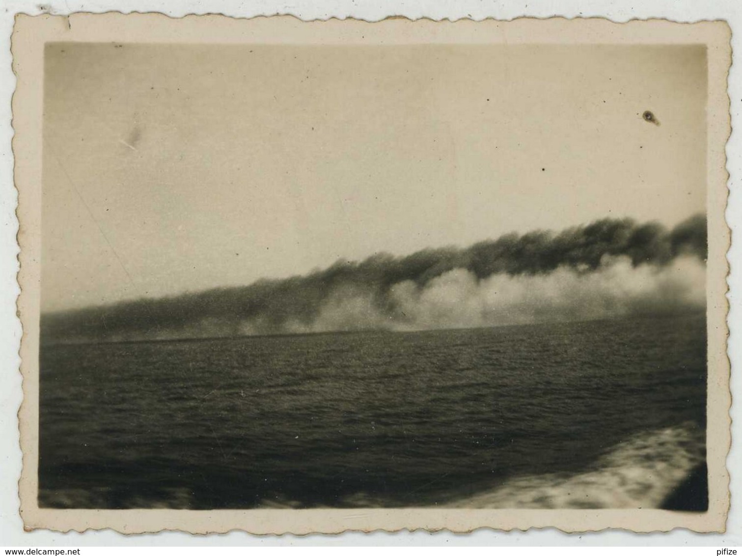 (Bateaux) Guerre De 1939-45 . Croiseur "Georges Leygues" . Nuage De Fumée Artificielle (manoeuvre). - Bateaux