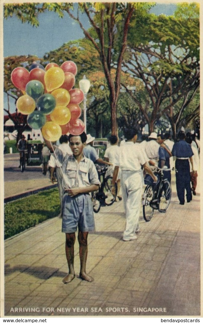 Singapore, Arriving For New Year Sea Sports, Young Boy With Balloons (1940s) - Singapore