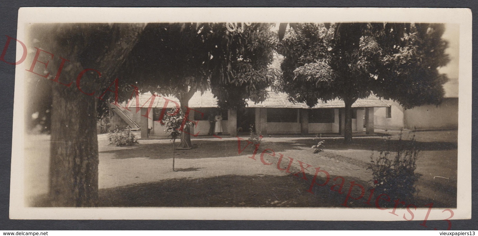 Petite Photo Panoramique C.1930 Le Poste De Yoko (Cameroun) - 13,5 X 6,5 Cm. Afrique - Afrique