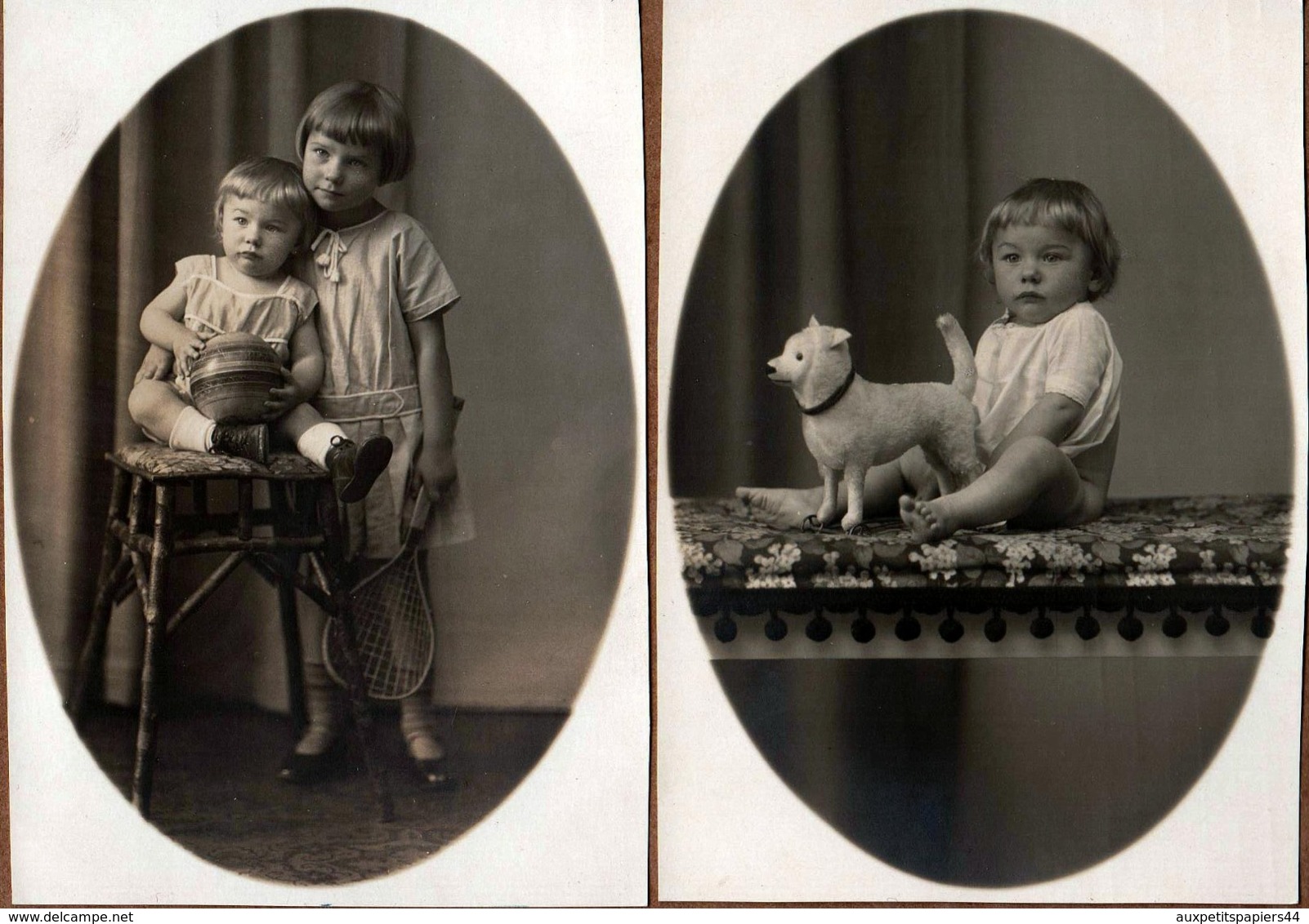 2 Photos Originales Jeu & Jouet - Fillette En Médaillon Et De Son Chien Peluche à Roulette, Raquette & Ballon En 1927 - Objets