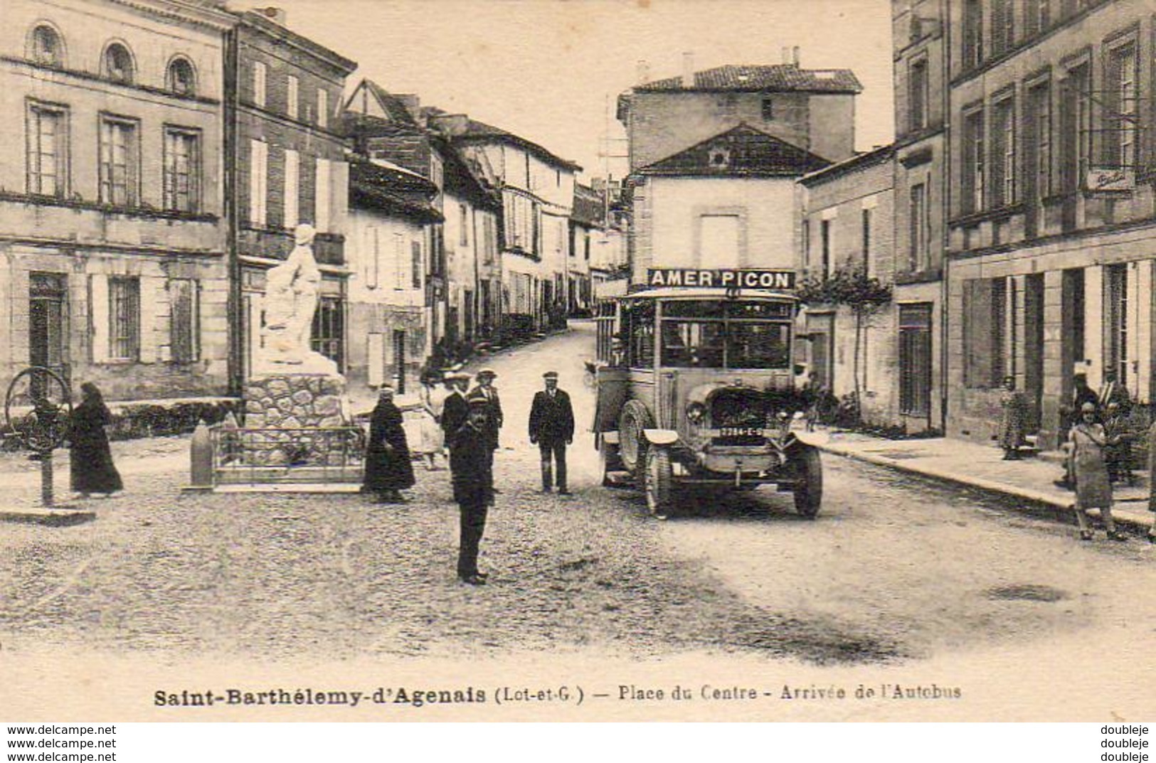 D47  SAINT BARTHÉLÉMY  ......... Place Du Centre - Arrivée De L'Autobus - Busse & Reisebusse