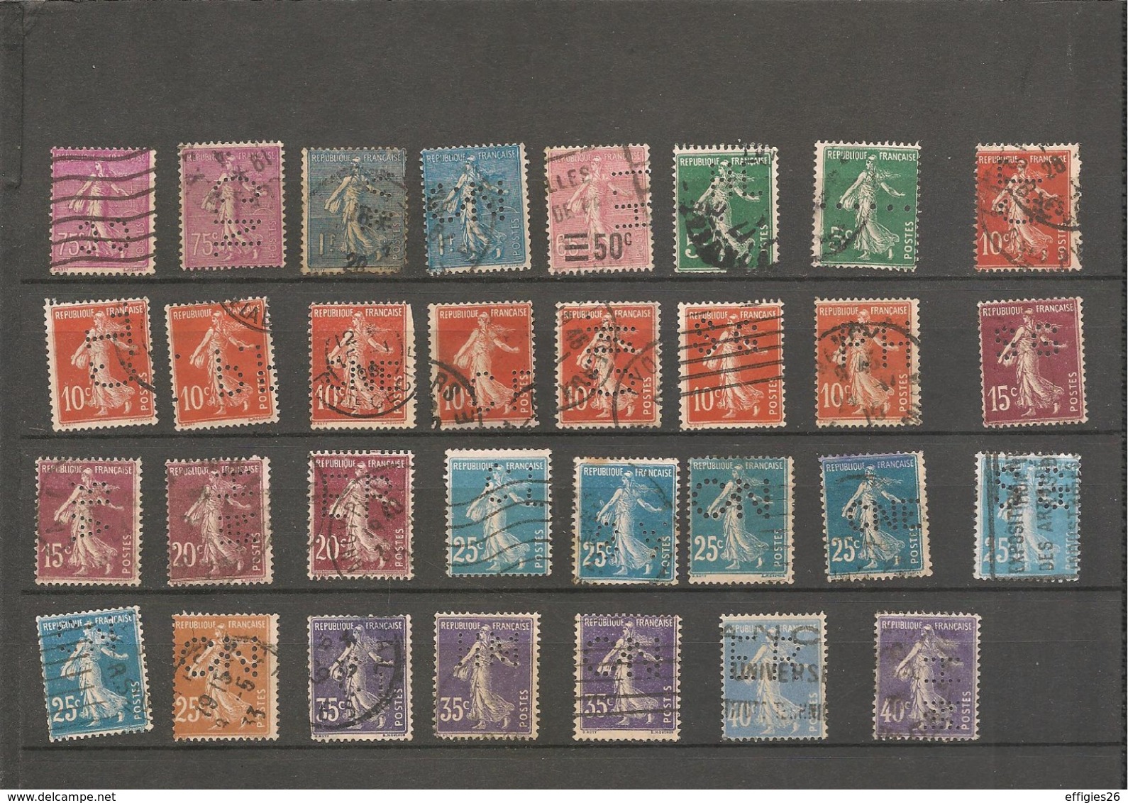 Lot De 103 Timbres Perforés Petits Formats - Autres & Non Classés