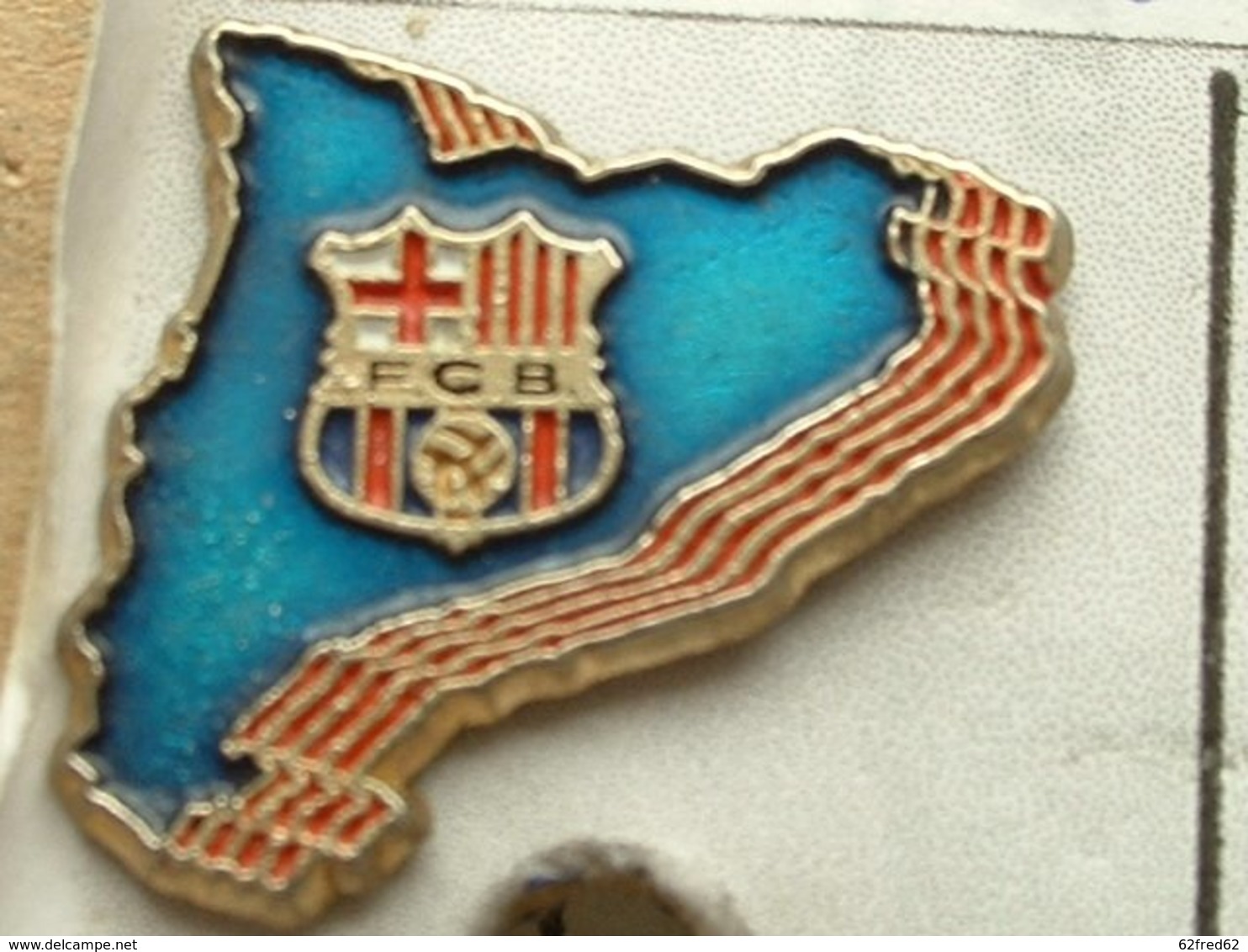 Pin's FOOTBALL - F.C BARCELONE - ESPAGNE - Football