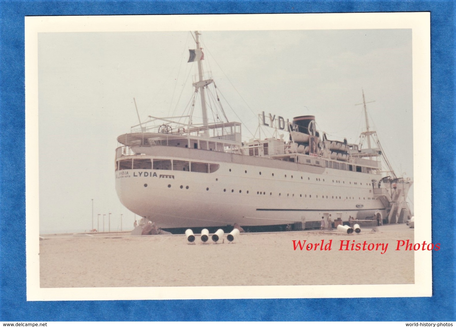 Photo Ancienne Snapshot - PORT BARCARES - Le LYDIA Sur La Plage - Vers 1970 - Pyrénées Orientales - Paquebot Bateau - Bateaux