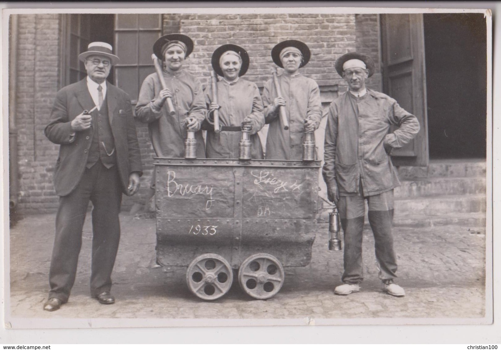 CARTE PHOTO CRENDAL BRUAY : CAFUS - LAMPISTES - MINEUR - MINES DE BRUAY 1933 -LAMPES A BENZINE- WAGONNET -z R/V Z- - Mines