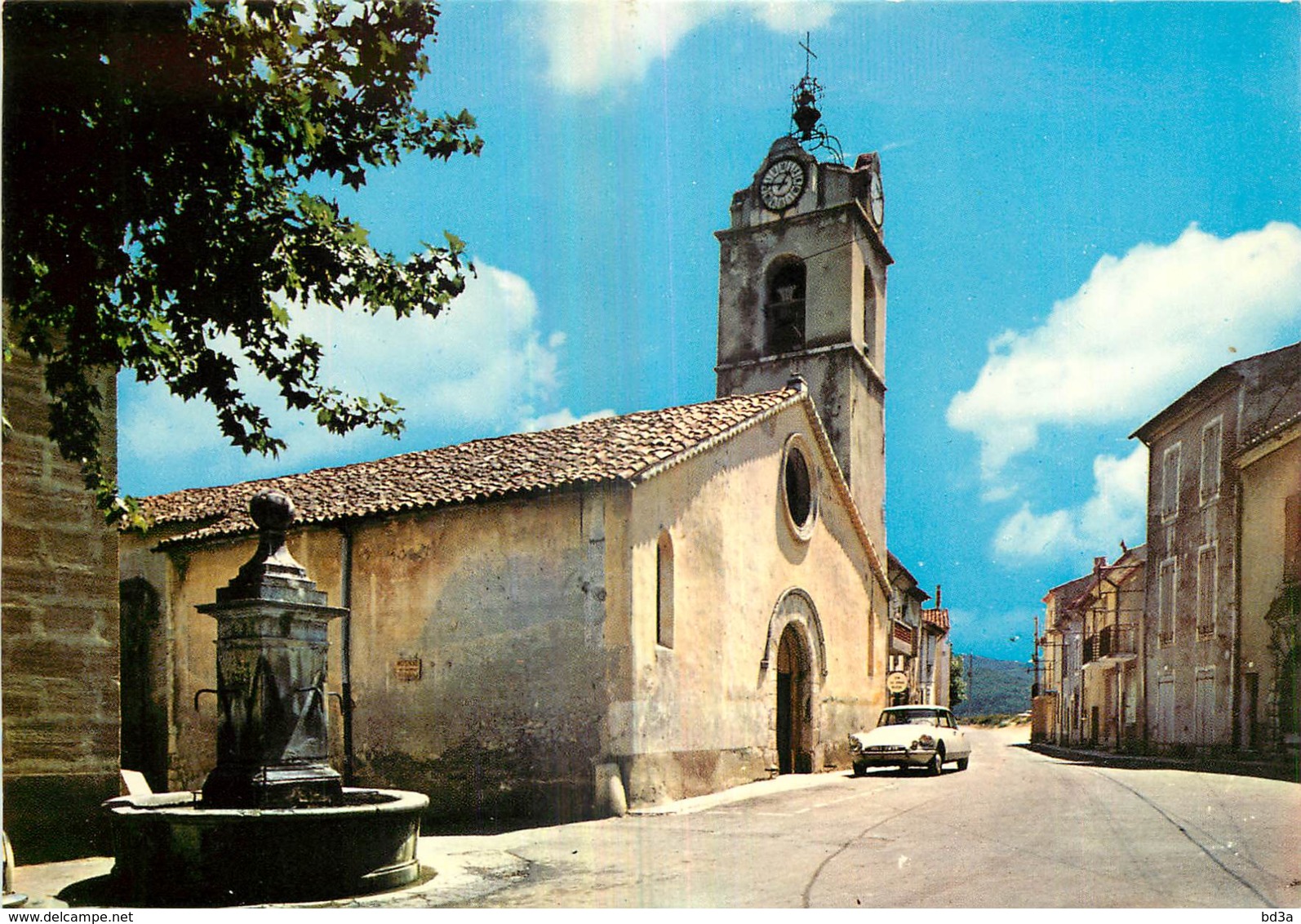 04 - GREOUX LES  BAINS - PLACE DE L'EGLISE - AUTOMOBILE DS - Gréoux-les-Bains