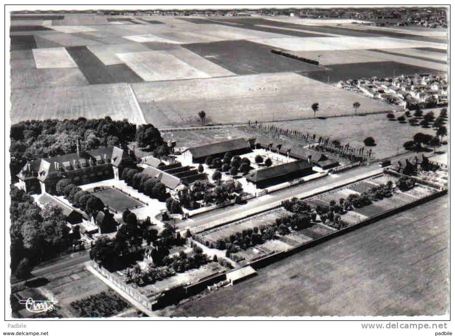 Carte Postale 62. Arras Ecole Régionale D'Agriculture  Vue D'avion  Trés Beau Plan - Arras