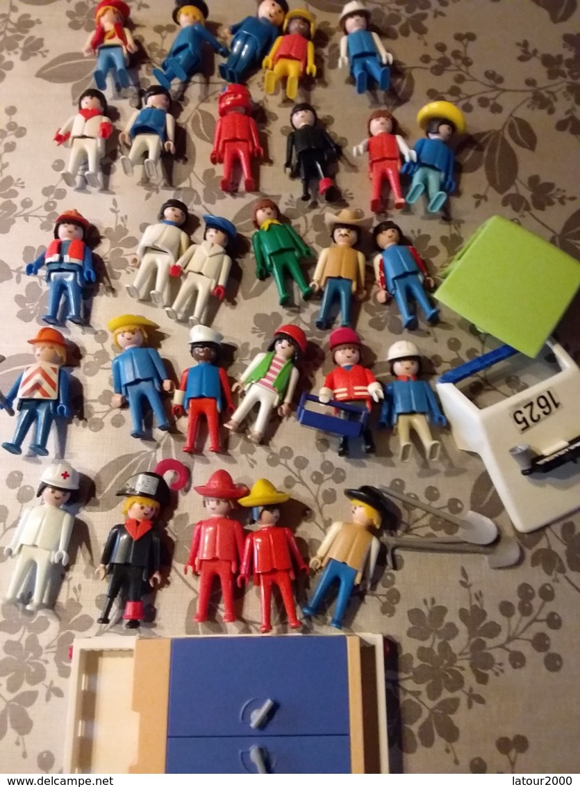 LOT PLAYMOBIL 28     FIGURINES ET AUTRES VOIR PHOTO ANNÉE 1974 BON ETAT GENERAL - Playmobil