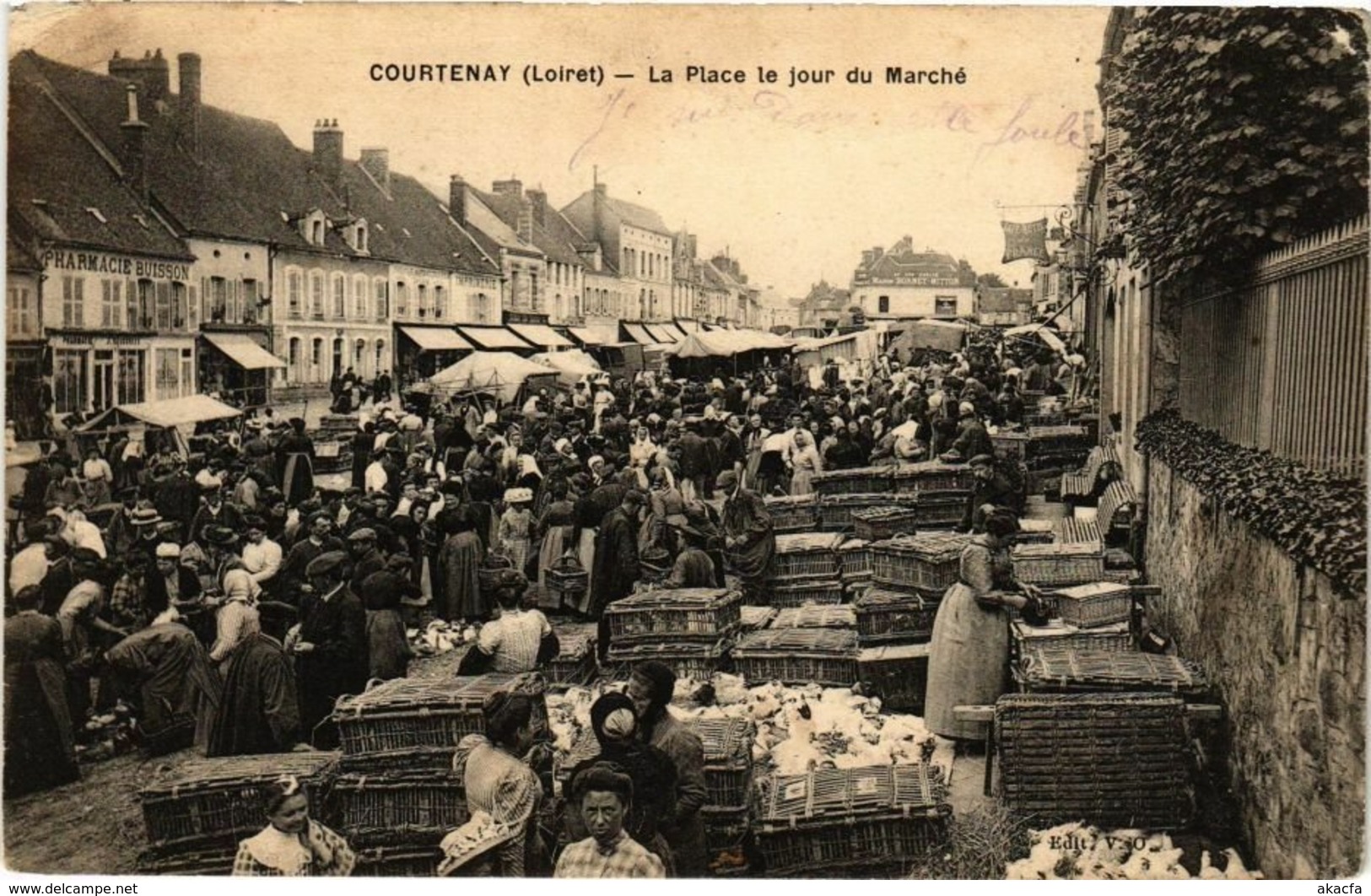 CPA COURTENAY - La Place Le Jour Du Marché (213034) - Courtenay