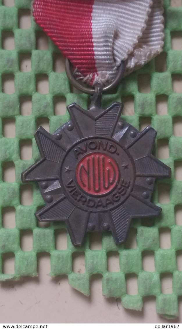 Medaille :Netherlands  - .5 E. Avondvierdaagse  / Vintage Medal - Walking Association - Altri & Non Classificati