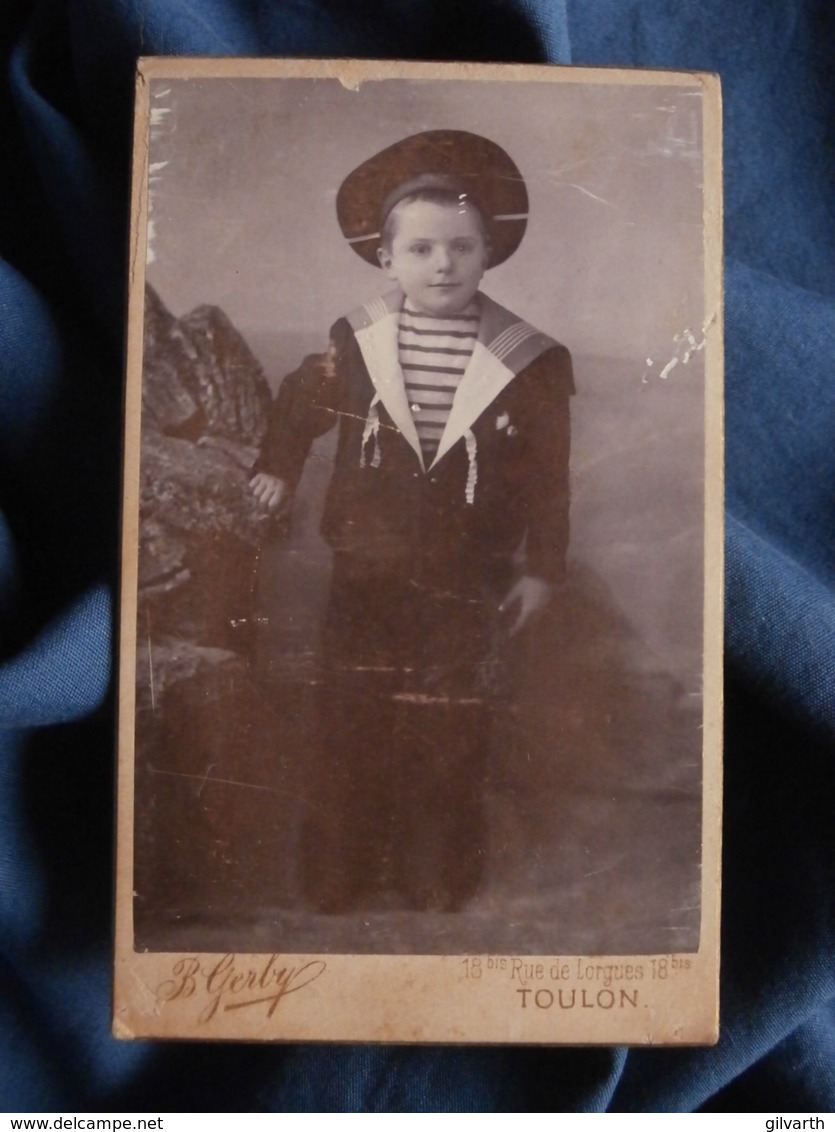 Photo CDV B. Gerby à Toulon - Jeune Garçon En Costume Marin (militaire) Avec Bachi  Circa 1895 L469 - Anciennes (Av. 1900)