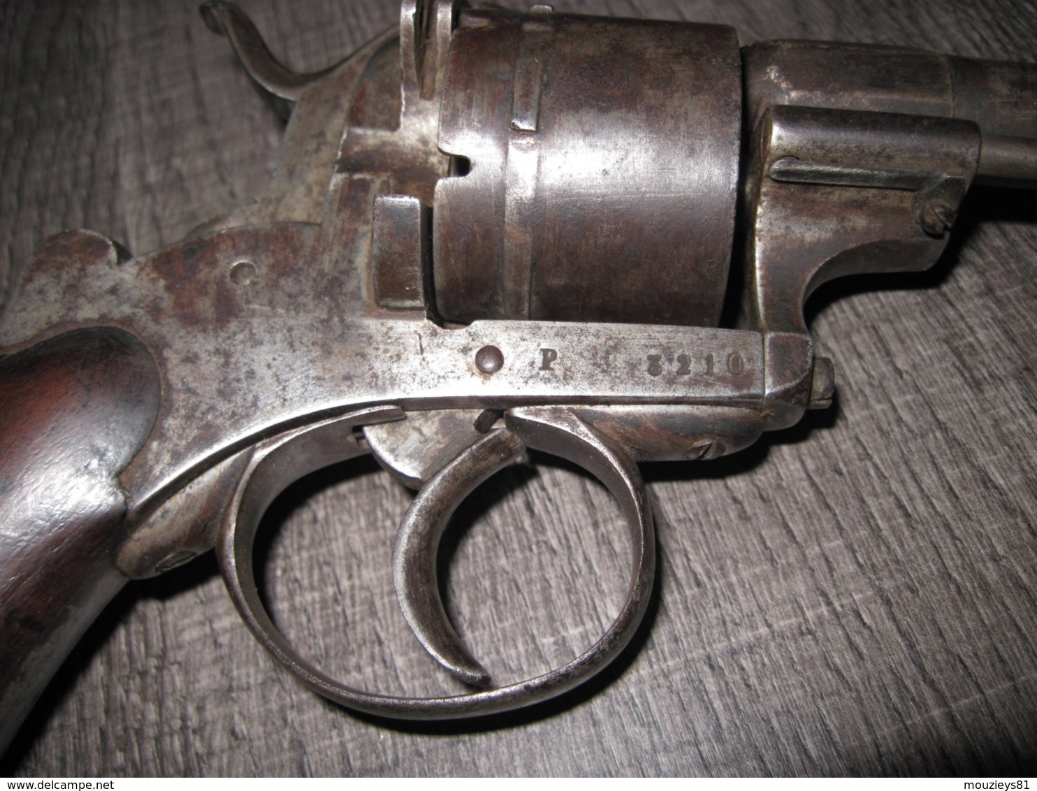 GROS REVOLVER A BROCHE  ET HOLSTER - Decorative Weapons