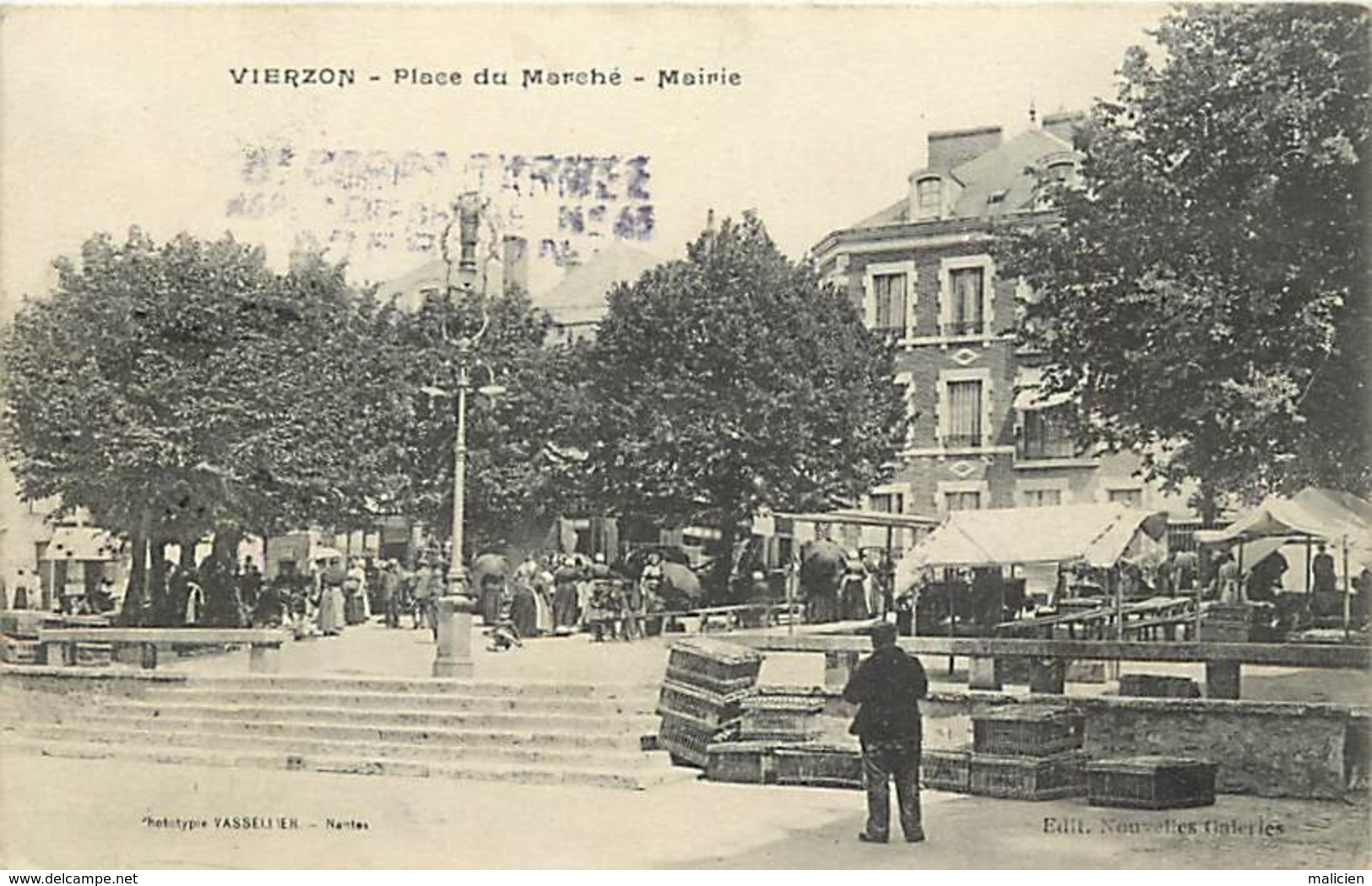 - Cher -ref-577- Vierzon -place Du Marché - Mairie - Marchés - - Vierzon