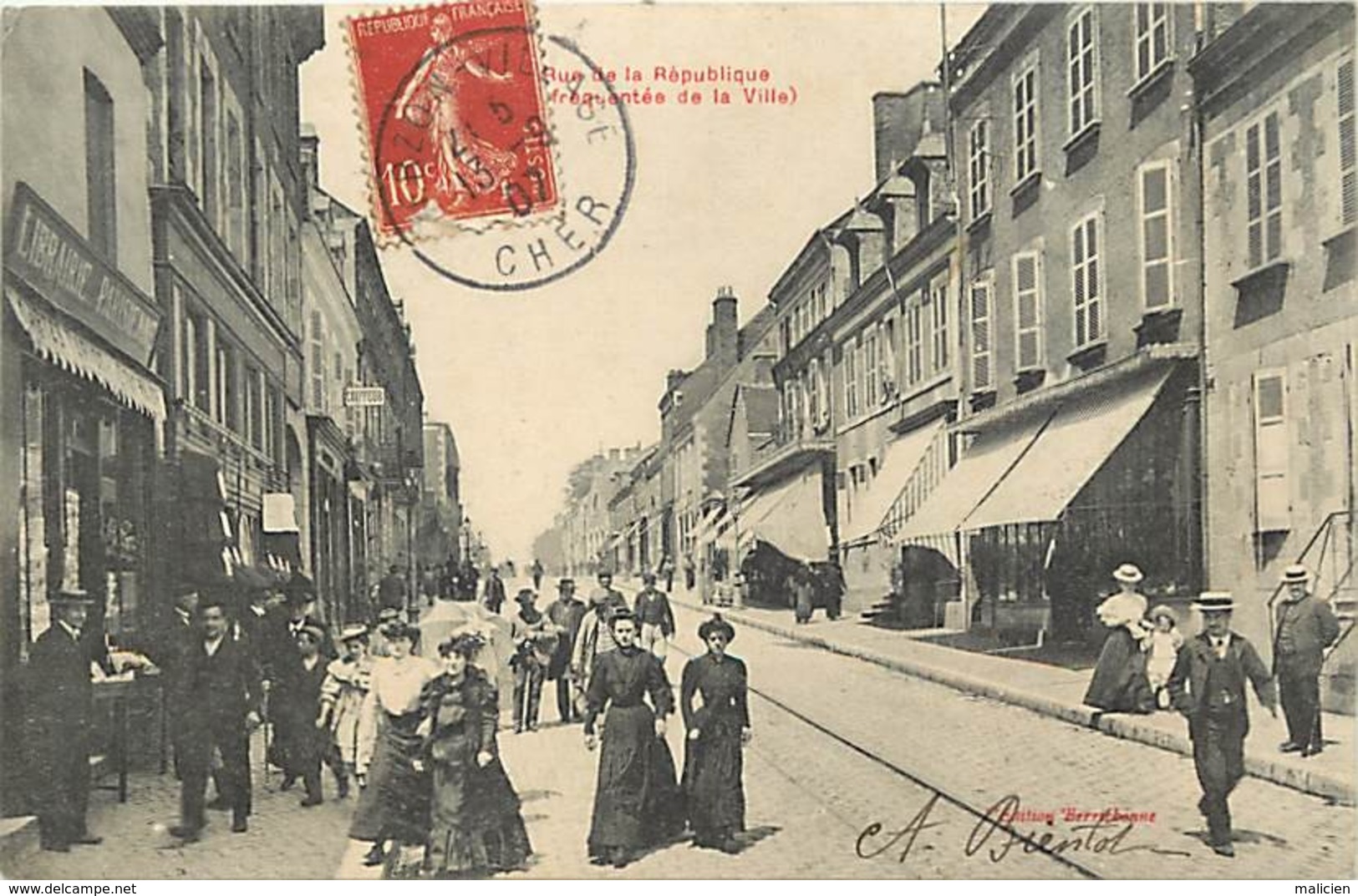 - Cher -ref-575- Vierzon -rue De La Republique-la Plus Fréquentée De La Ville- Librairie Parisienne- Coiffeur - Magasins - Vierzon