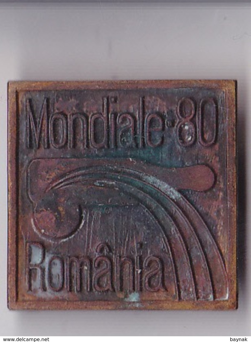 OLD PIN  --   ROMANIA  --  2 X PINS  BOWLING WORLD CHAMPIONSHIPS  --   MONDIALE "80 ROMANIA - Bowling