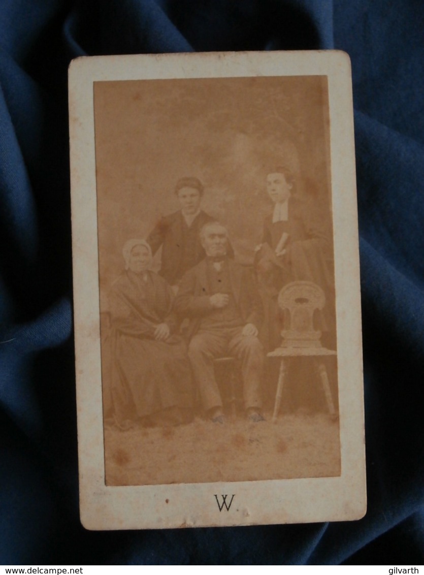 Photo CDV Walery à Marseille - Couple Et Leurs Fils Dont Un Séminariste, Second Empire Circa 1865-70 L467 - Anciennes (Av. 1900)